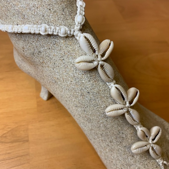 Handmade Cowrie Shell Macrame Anklet w/ Toe Ring – Natural - Picture 5 of 7